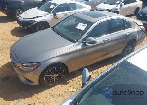 2019 Mercedes-Benz C 300 z USA, uszkodzony, nr VIN 55SWF8DB8KU308975